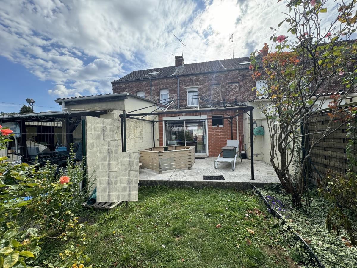 Maison de ville proche Anzin et Valenciennes possible 3 chambres jardin
