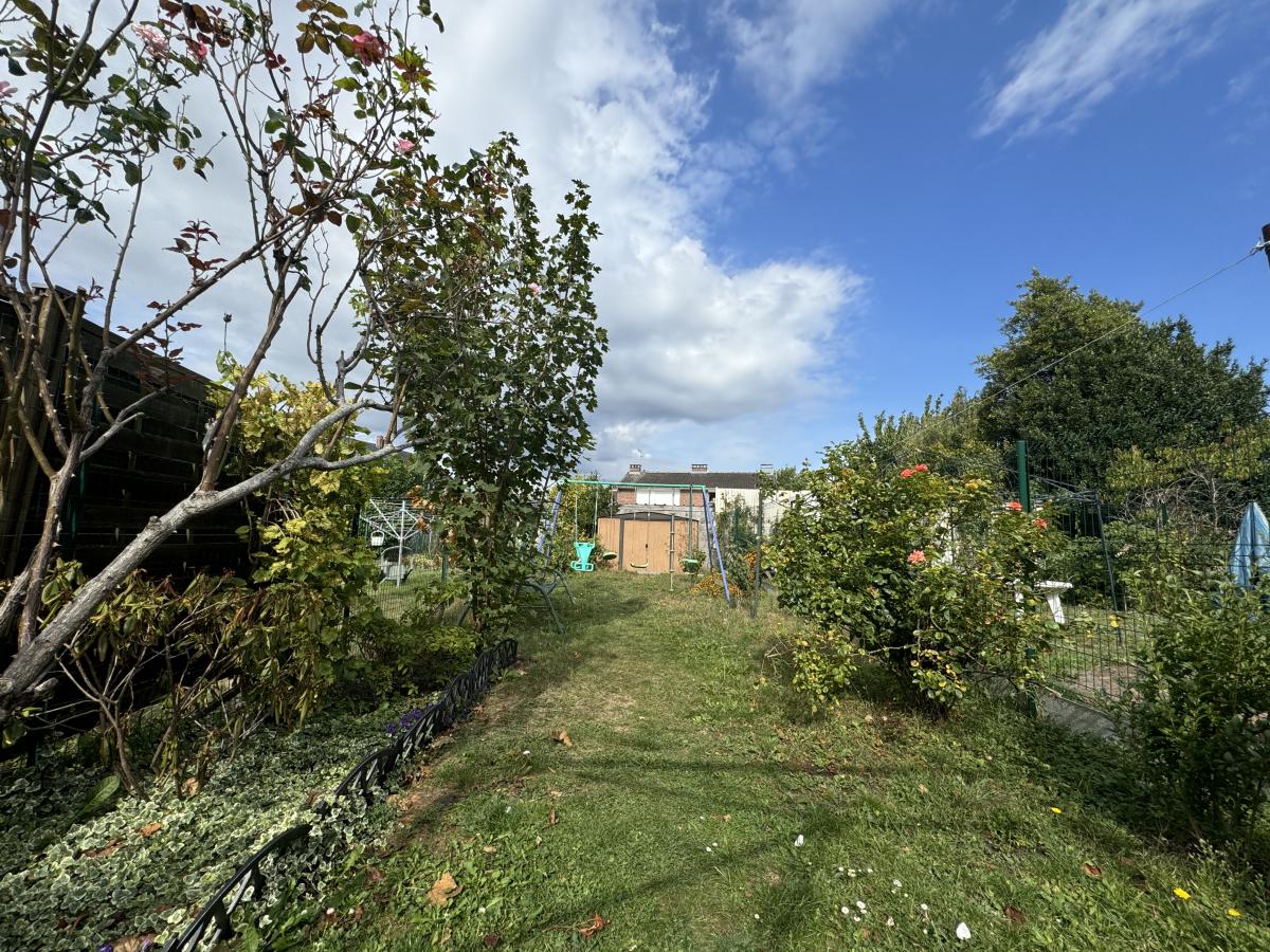 Maison de ville proche Anzin et Valenciennes possible 3 chambres jardin