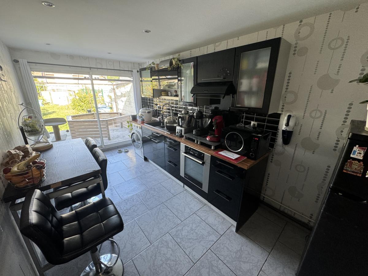 Maison de ville proche Anzin et Valenciennes possible 3 chambres jardin