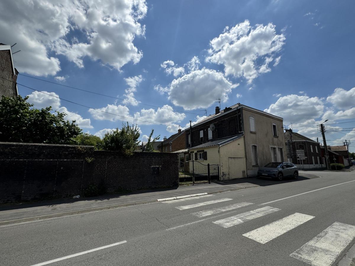 Maison semi-individuelle à Hérin proche Valenciennes 4 chambres parkings jardin