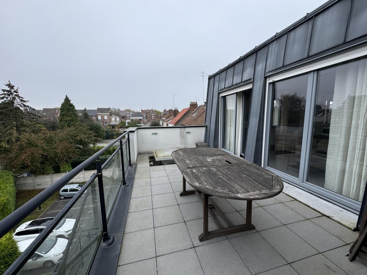 Appartement type 3 proche Centre ville et quartier acacias avec terrasses et parking