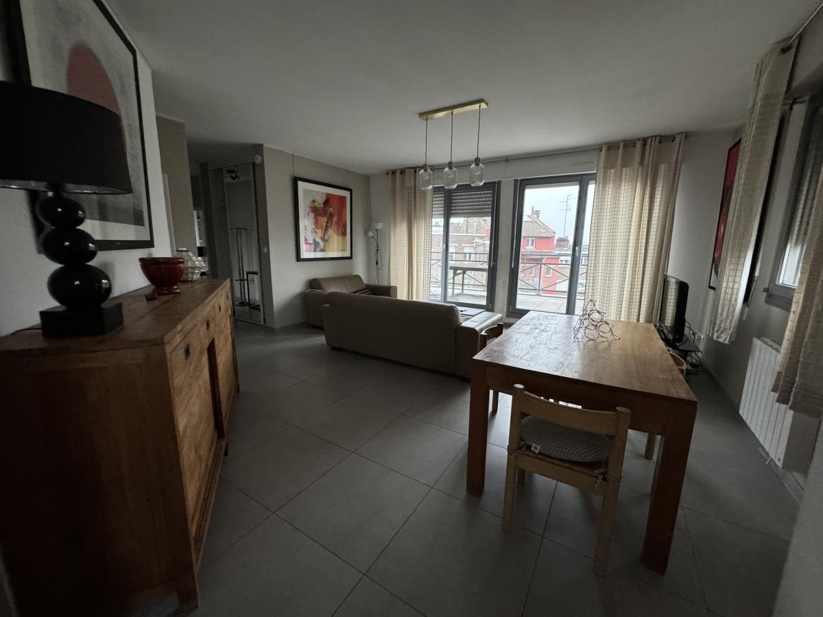Appartement type 3 proche Centre ville et quartier acacias avec terrasses et parking