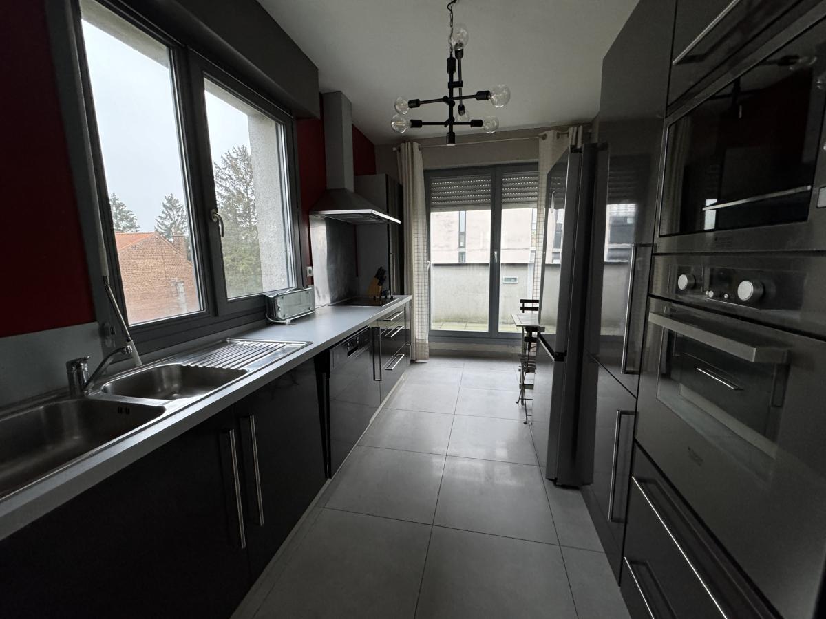Appartement type 3 proche Centre ville et quartier acacias avec terrasses et parking