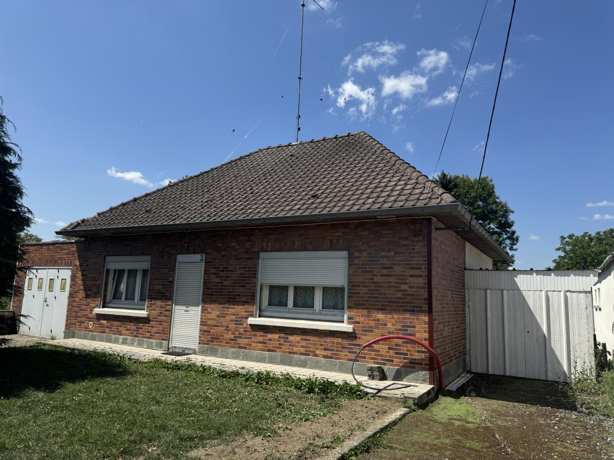 ONNAING Pavillon individuel semi plain pied 2 chambres avec passage sur le côté et garage