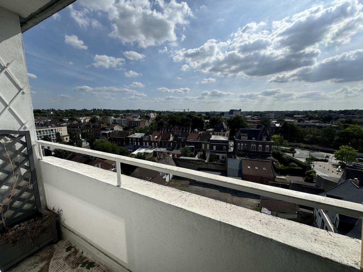 Appartement traversant centre ville de Valenciennes dernier étage, 2 chambres, garage