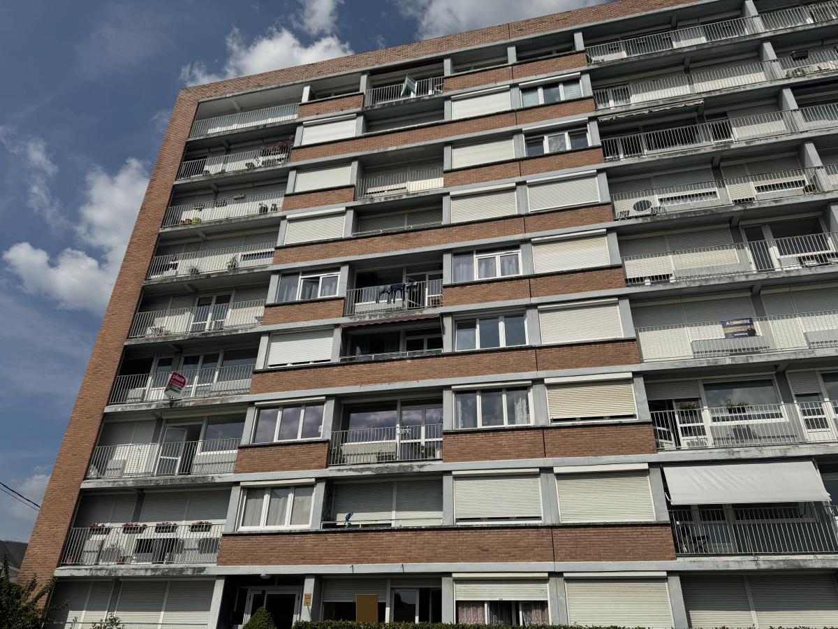 Appartement traversant centre ville de Valenciennes dernier étage, 2 chambres, garage