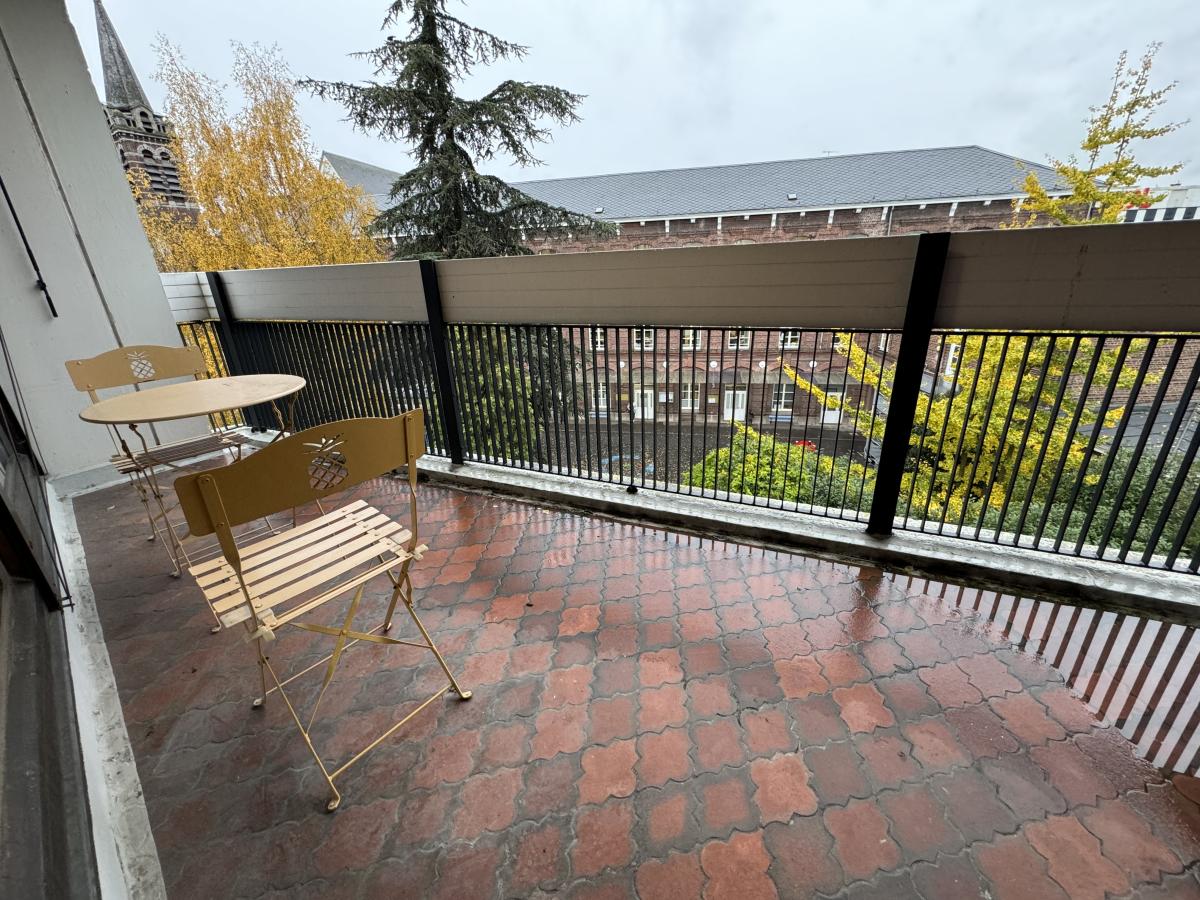 Appartement dernier étage de type 3 Valenciennes centre avec balcon et  parking