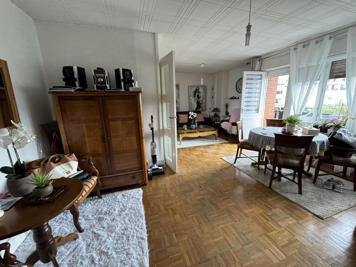 Appartement Type 4 traversant avec balcons centre ville de Valenciennes