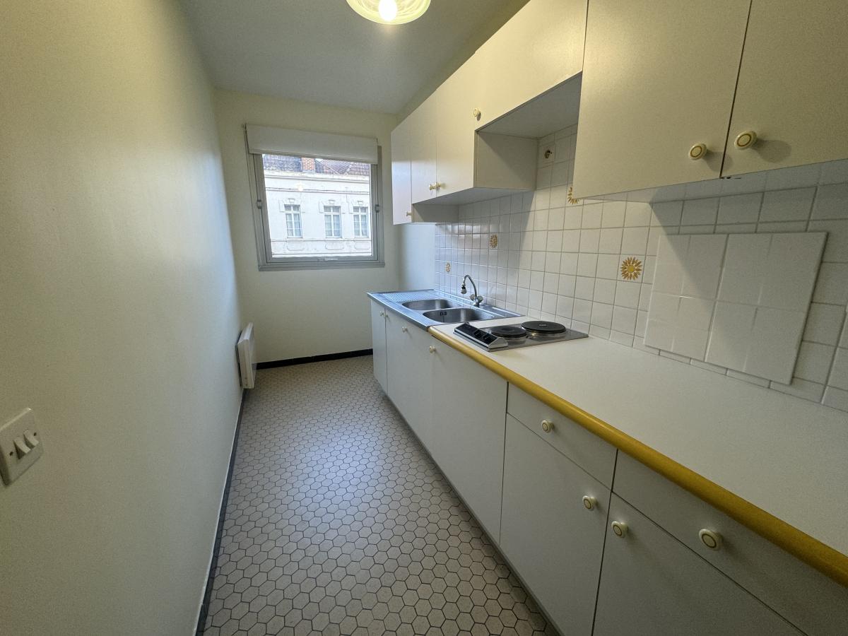 Appartement type 1 centre ville Valenciennes avec parking et cave