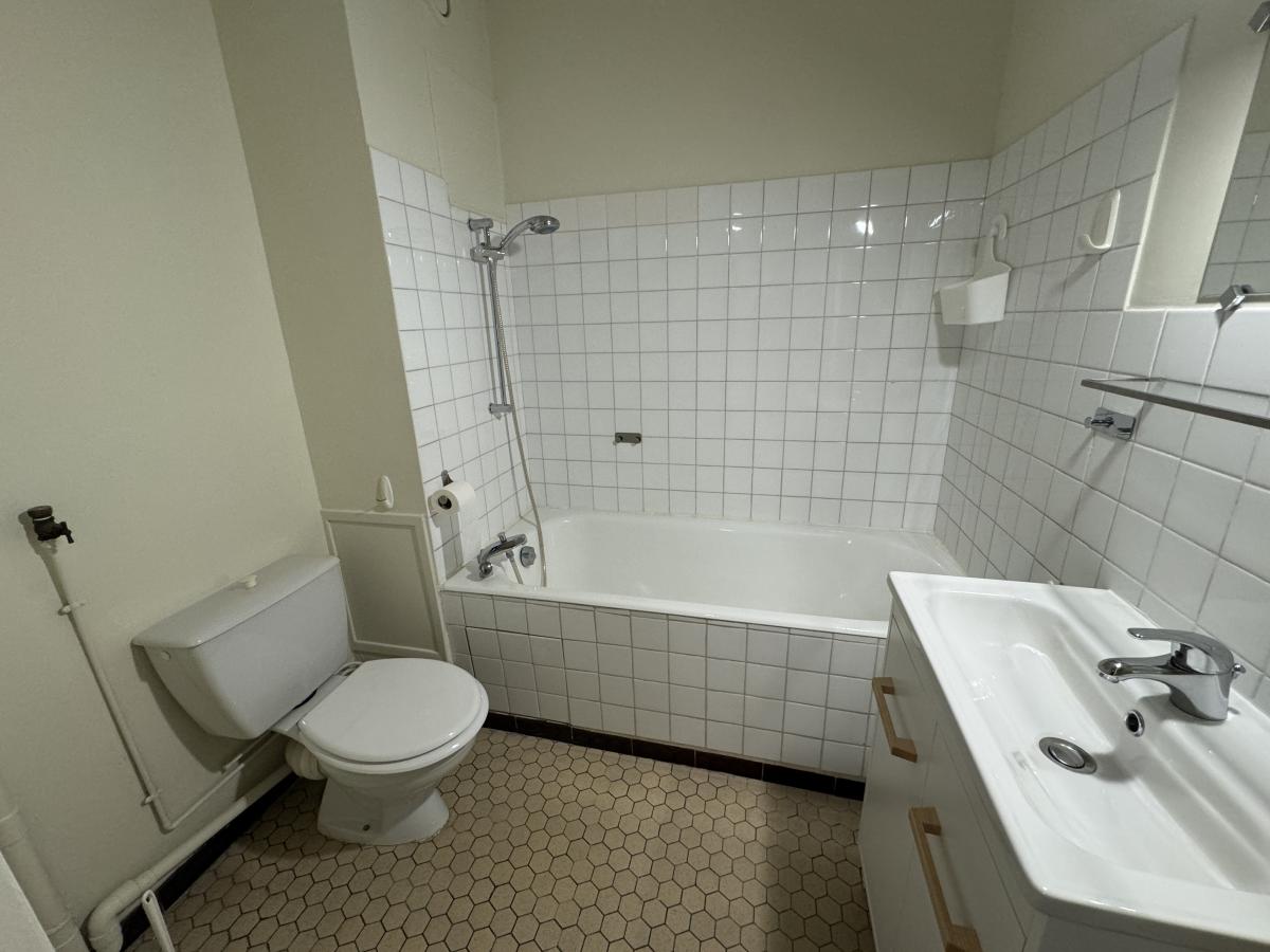 Appartement type 1 centre ville Valenciennes avec parking et cave