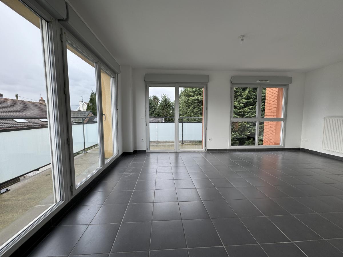 Studio avec balcon et parking Saint Saulve proche Valenciennes 