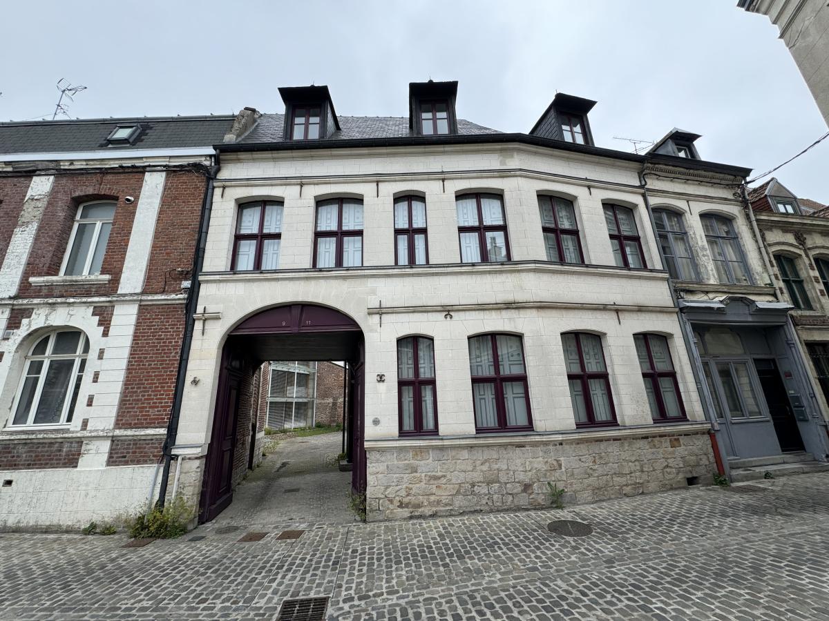 Ensemble immobilier Valenciennes centre ville immeuble de bureaux + habitation et parkings